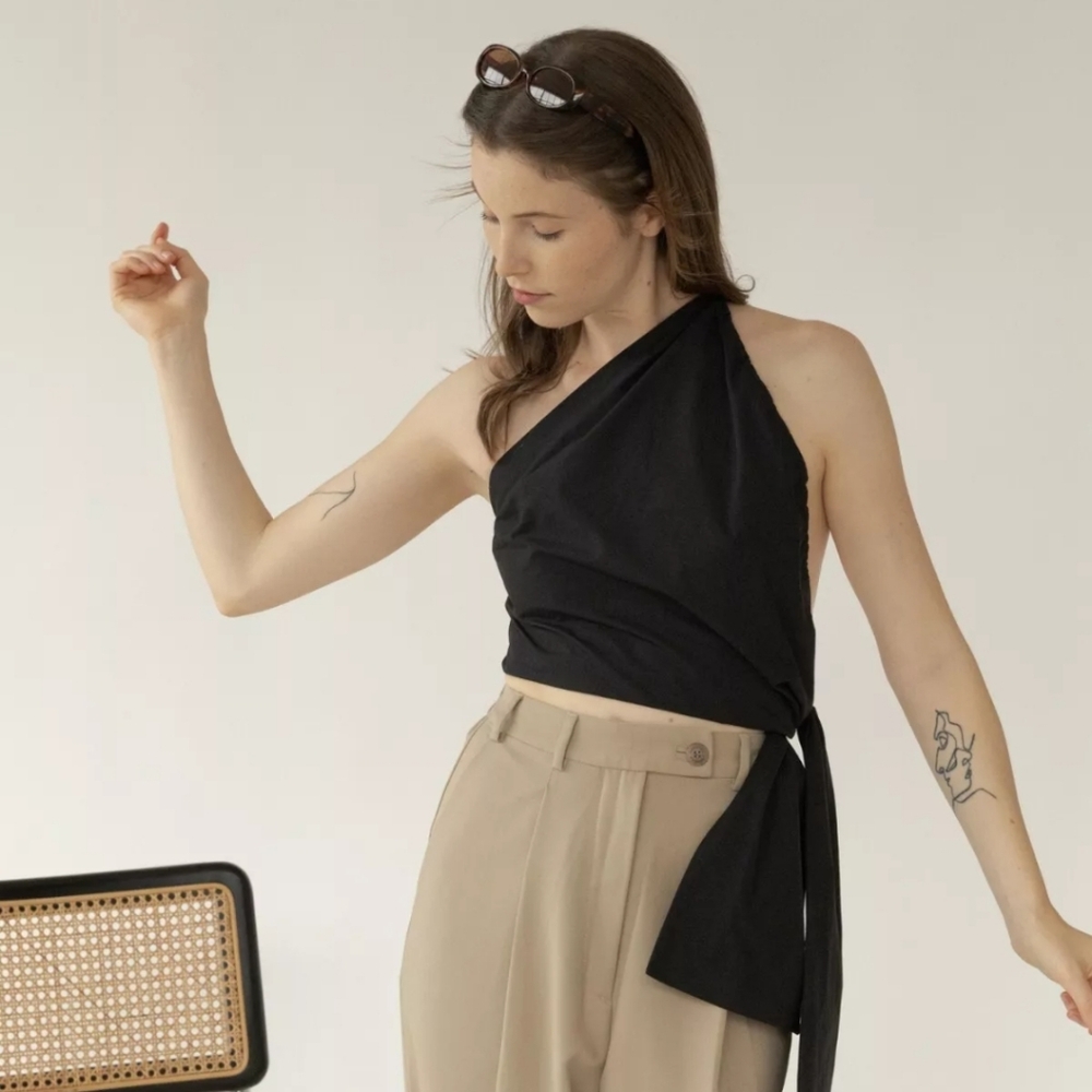 Angie Bauer Corsica top in Black, Size S